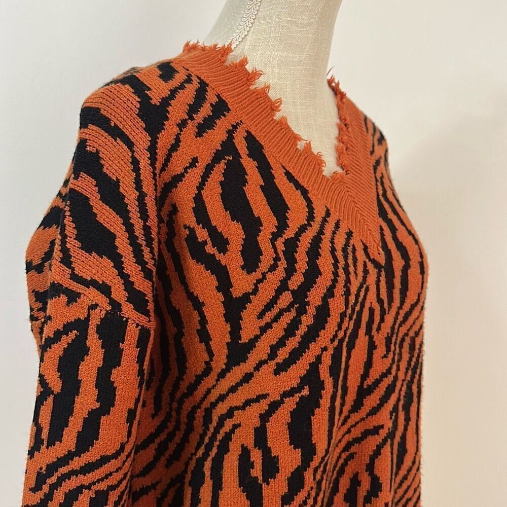 Blue B Tiger Print Knit Sweater Women’s Size S/M View 2